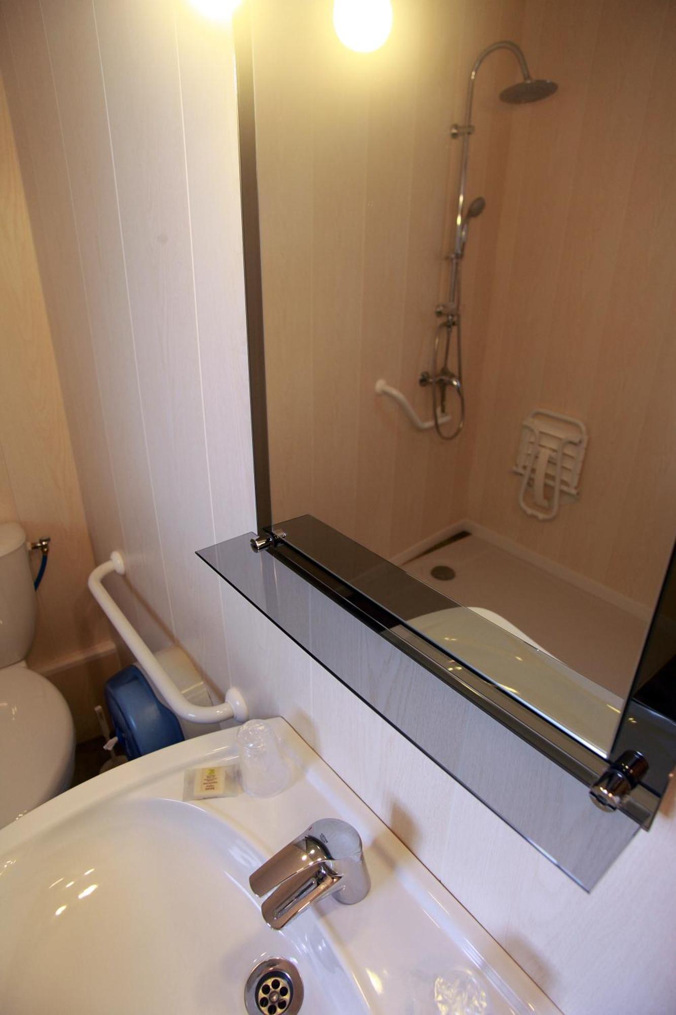 Auberge De La Tour -Appartements- Valros Cameră foto